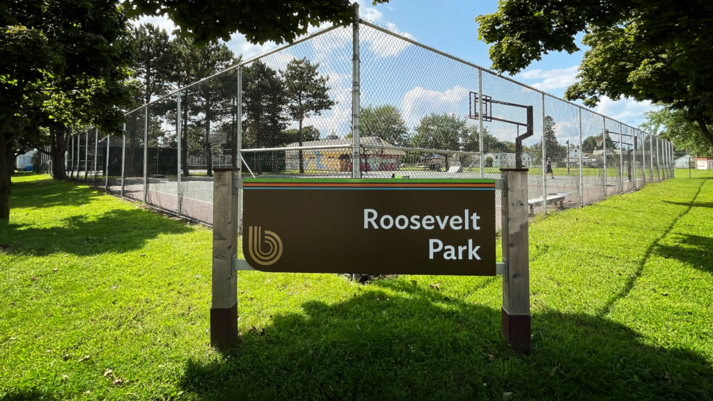 Photo of Roosevelt Park sign in the sunshine